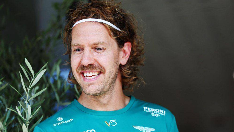 pembalap Aston Martin Sebastian Vettel (formula1.com)