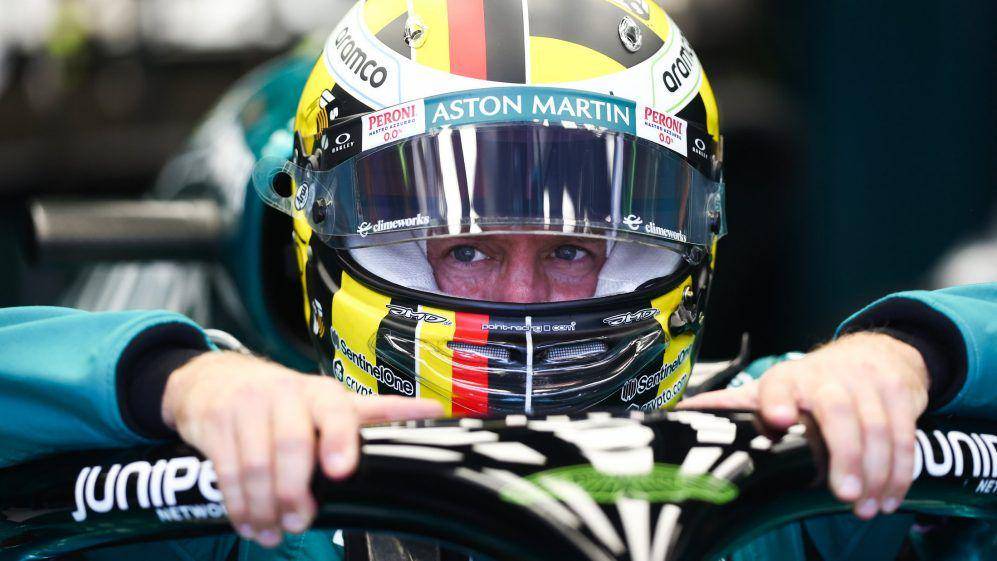 pembalap Aston Martin Sebastian Vettel (formula1.com)