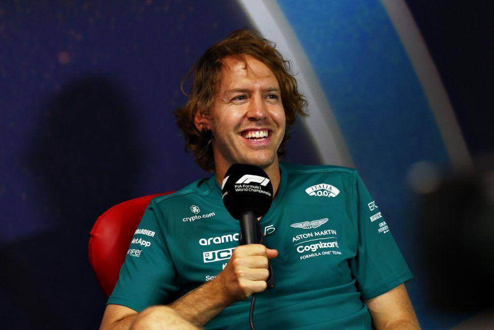 pembalap Aston Martin Sebastian Vettel (formula1.com)
