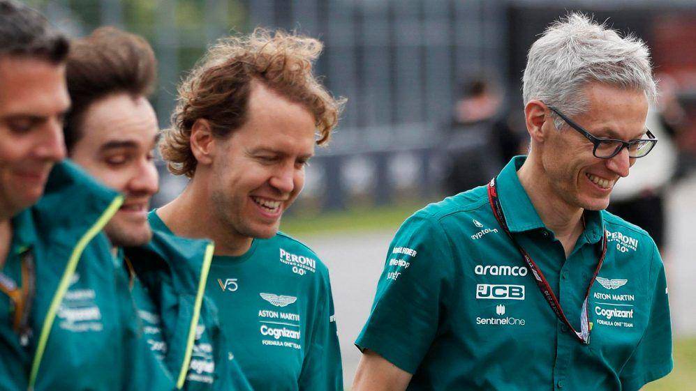 Sebastian Vettel dan Mike Krack (formula1.com)