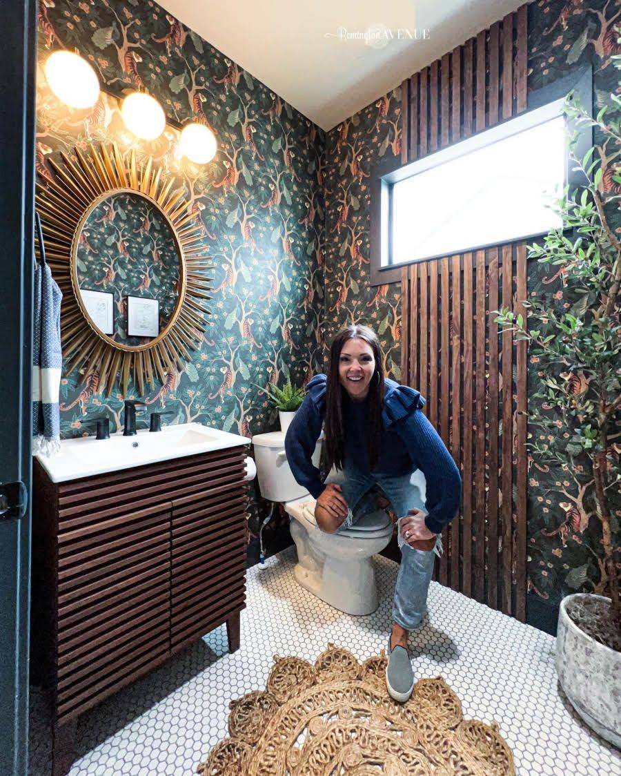 Bathroom wallpaper (remingtonavenue.com)