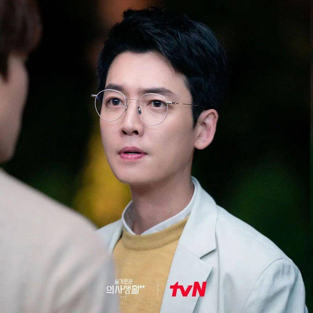 Jung Kyung Ho di Hospital Playlist (instagram.com/damoodyme)