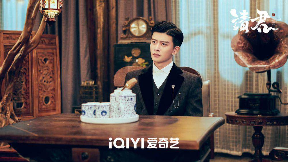 Allen Ren sebagai Lu Yan(weibo.com/请君官微)