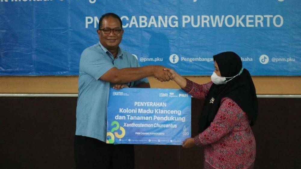 PNM melakukan pemberdayaan dan pendampingan (pelatihan) melalui program Pengembangan Kapasitas Usaha (PKU) yang diberikan kepada nasabah PNM Mekaar di wilayah Purwokerto, Kamis (22/9/2022). (Dok. PNM)