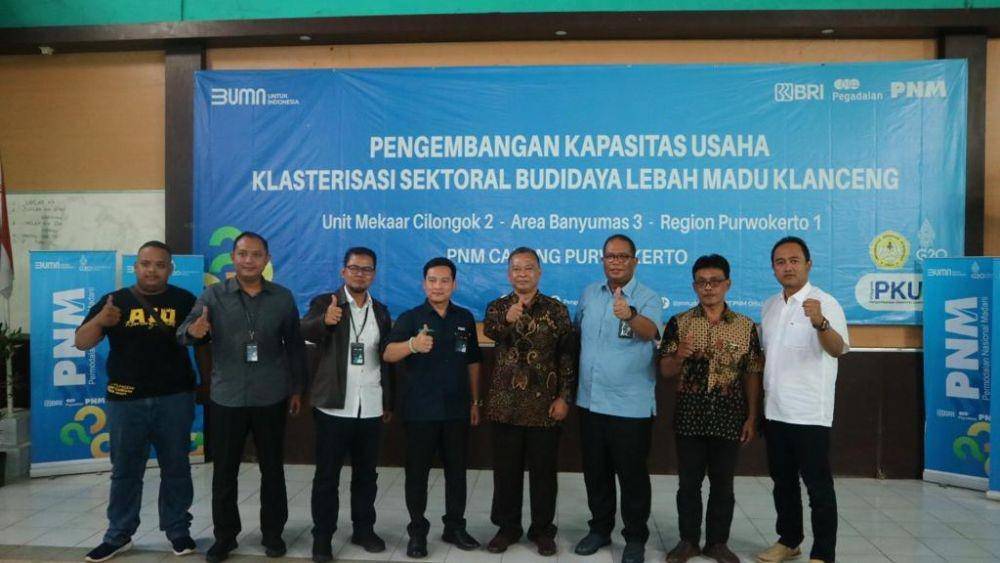PNM melakukan pemberdayaan dan pendampingan (pelatihan) melalui program Pengembangan Kapasitas Usaha (PKU) yang diberikan kepada nasabah PNM Mekaar di wilayah Purwokerto, Kamis (22/9/2022). (Dok. PNM)