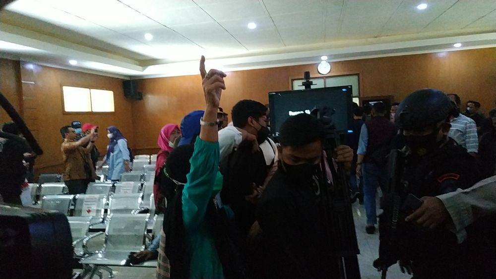 Sidang Ade Yasin Ricuh, Simpatisan Tak Puas Putusan Majelis Hakim