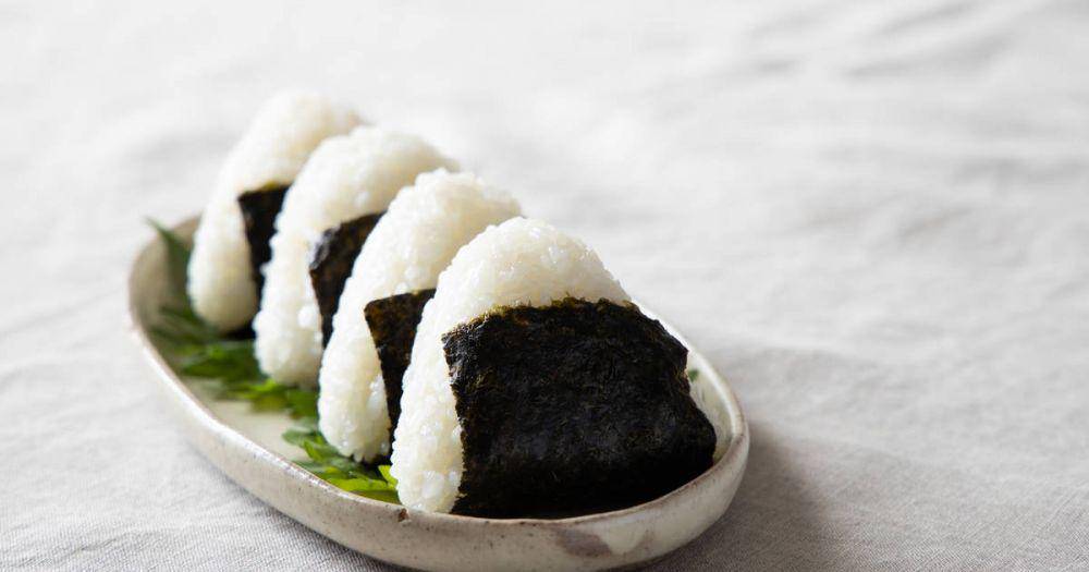 ilustrasi onigiri (cookpad.com)