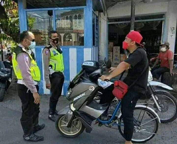 potret kocak bapak-bapak naik sepeda (instagram.com/lucu.aja_13)