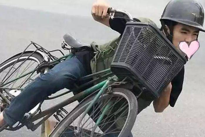 potret kocak bapak-bapak naik sepeda (instagram.com/id.dagelan)
