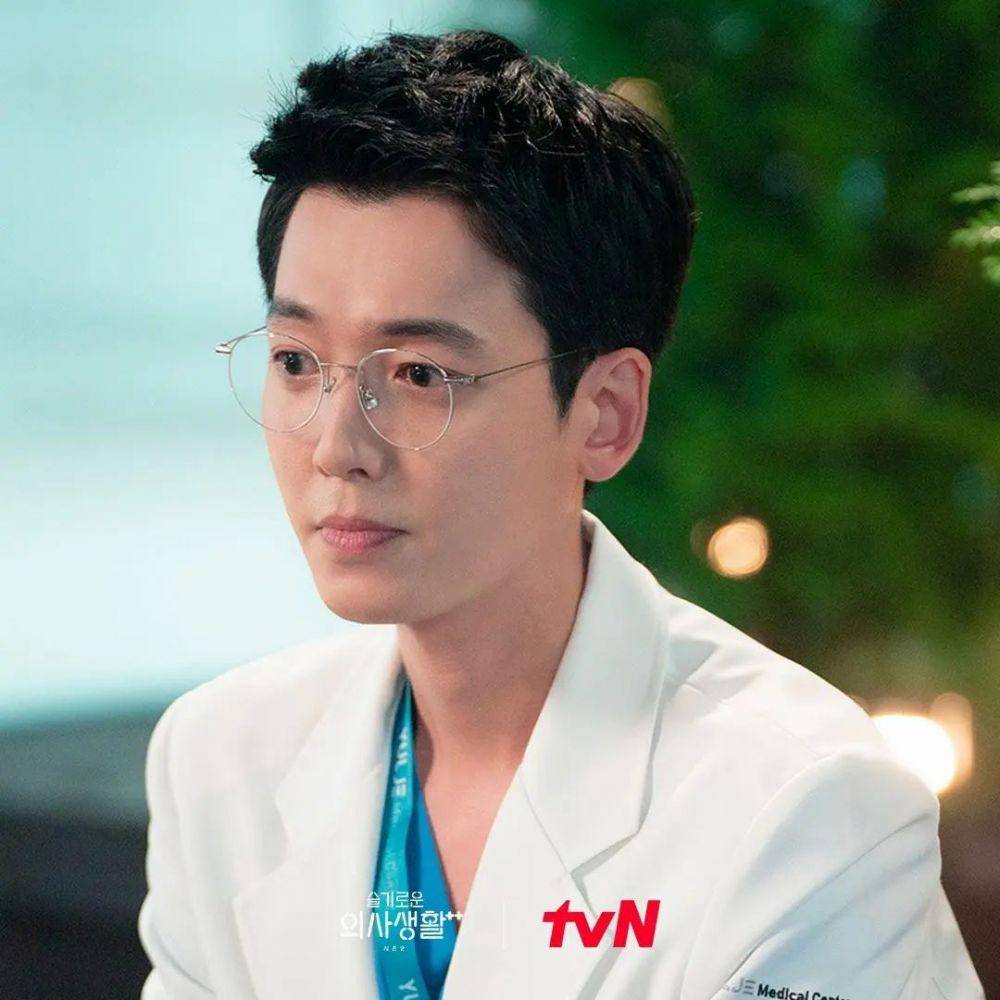 Jung Kyung Ho di Hospital Playlist (instagram.com/damoodyme)