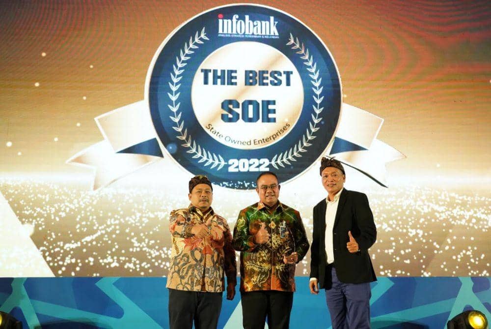 PT Permodalan Nasional Madani (PNM) meraih penghargaan Infobank The Best State-Owned Enterprise 2022 dalam kategori ‘The Best SoE in Empowering Ultra-Micro’ dalam acara Islamic Finance Summit 2022: Building Economic Resilience During Uncertainty by Strengthening Halal Industry di Bali, 22 September 2022. (Dok. PNM)