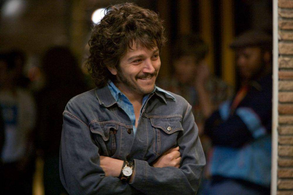 Diego Luna dalam film Milk (dok. Focus Features/Milk)