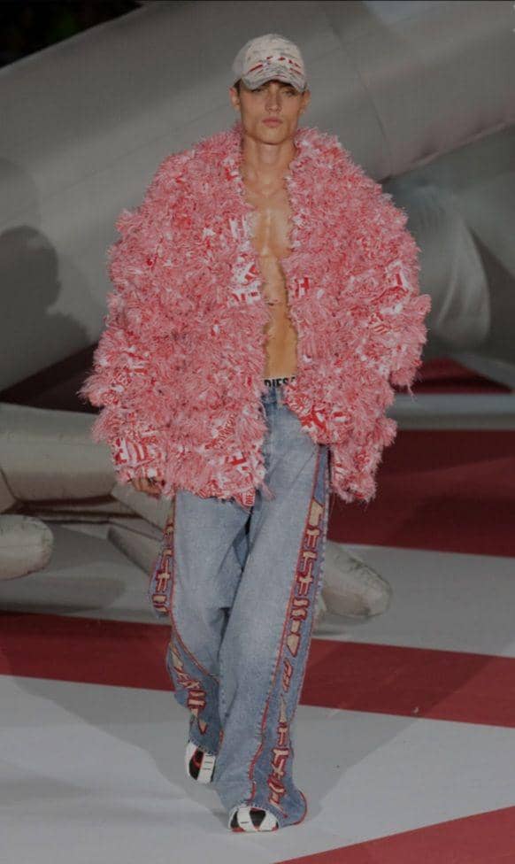 Koleksi Fashion dari Diesel di Milan Fashion Week Women's Spring/Summer 2023 (milanofashionweek.cameramoda.it)