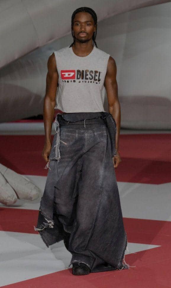 Koleksi Fashion dari Diesel di Milan Fashion Week Women's Spring/Summer 2023 (milanofashionweek.cameramoda.it)