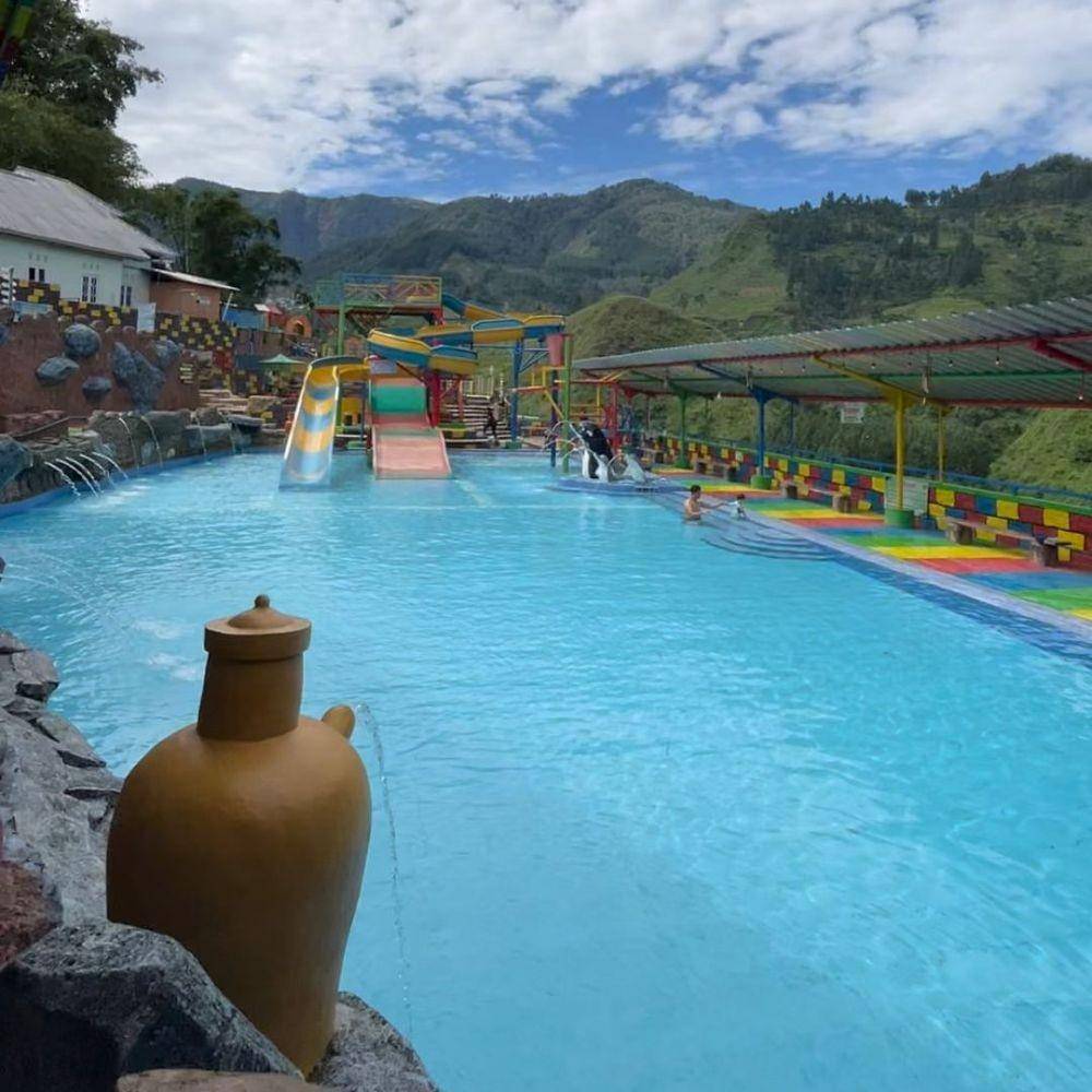 Kolam Renang Rindu Alam (instagram.com/rindualambs)