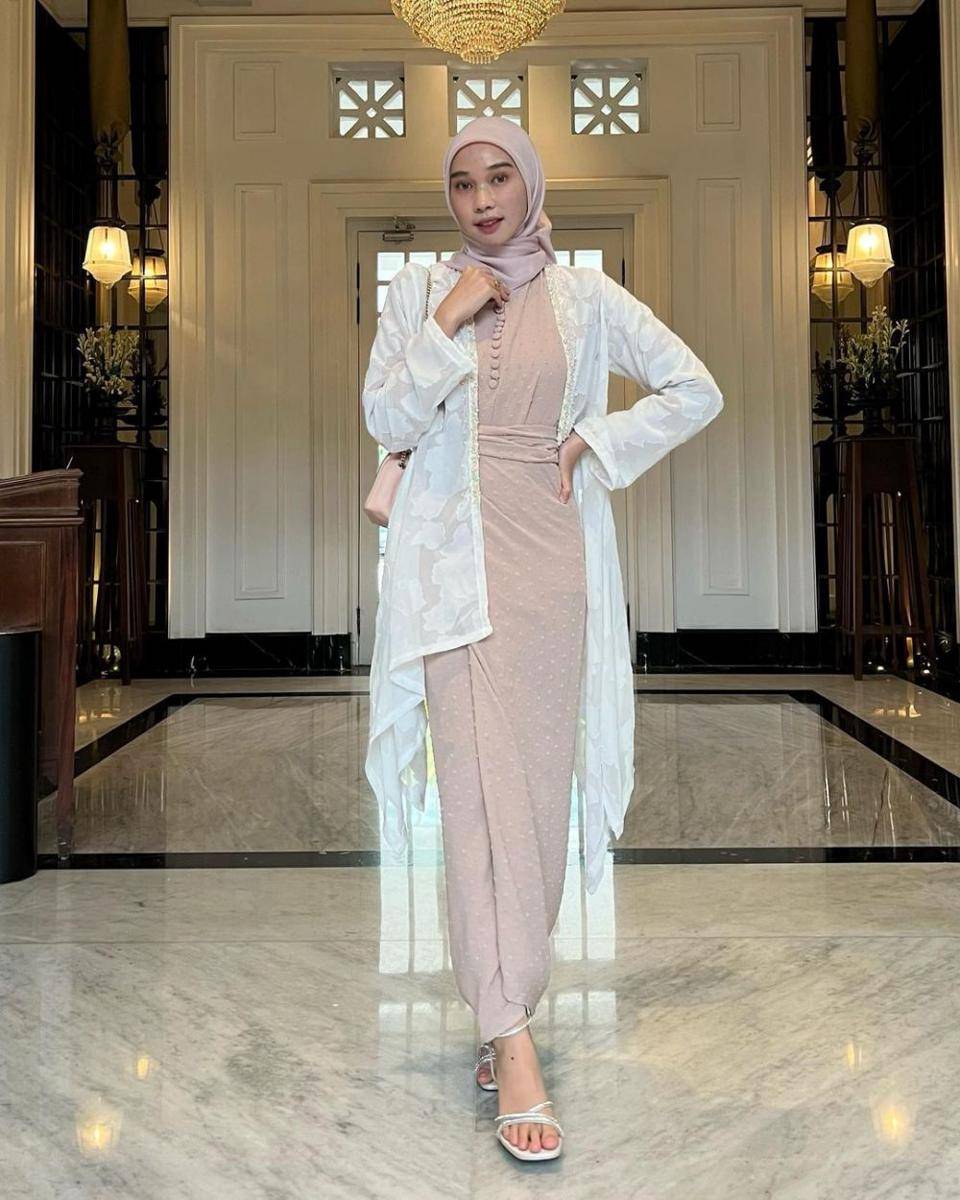 inspirasi dress ala Astri Ratnasari (instagram.com/nasariastri)
