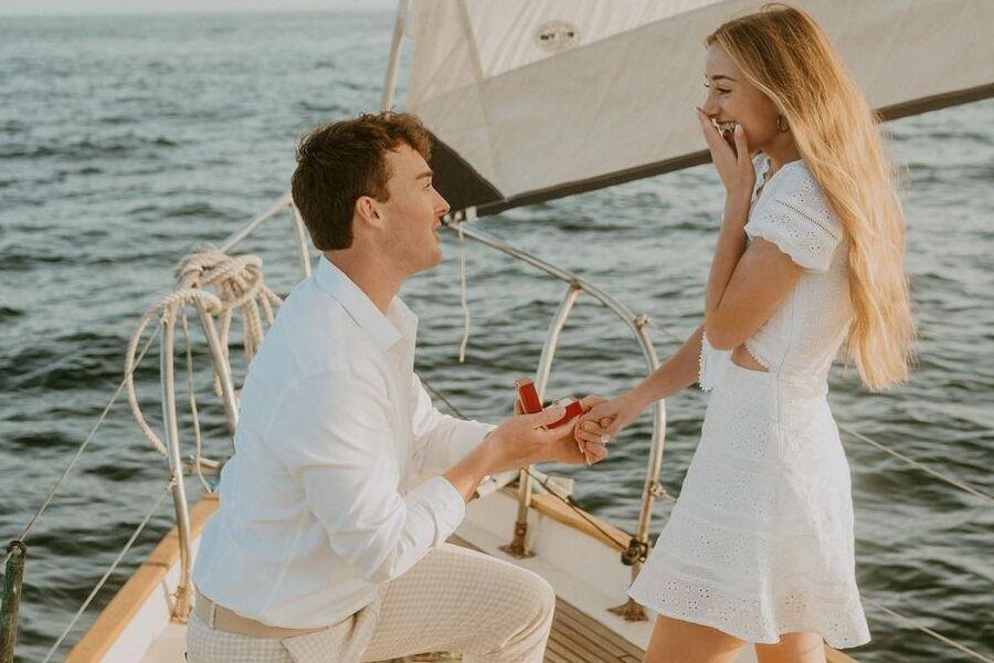 10 Potret Serasi YouTuber Brooklyn McKnight dan Kekasih, Segera Nikah!