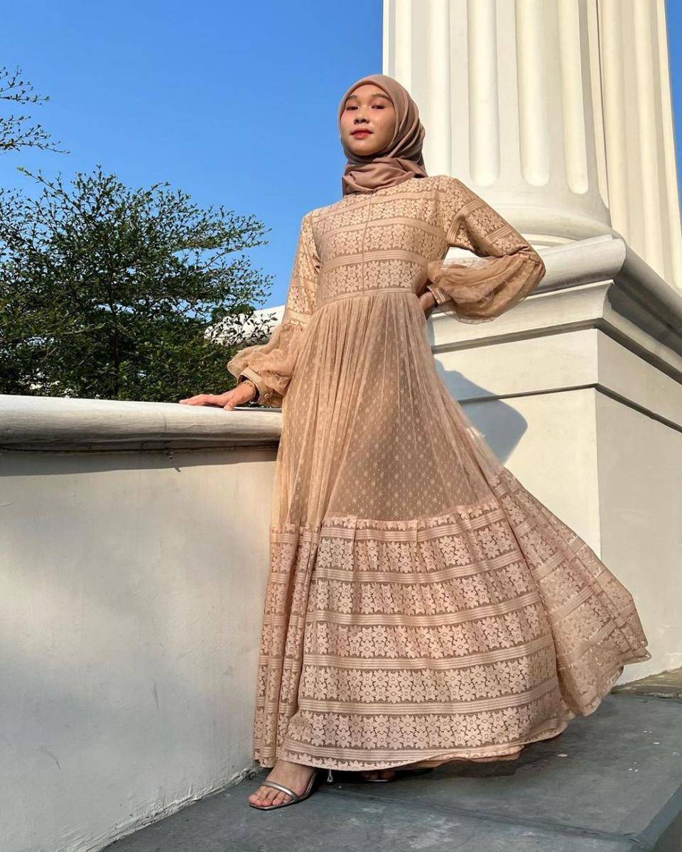 inspirasi dress ala Astri Ratnasari (instagram.com/nasariastri)