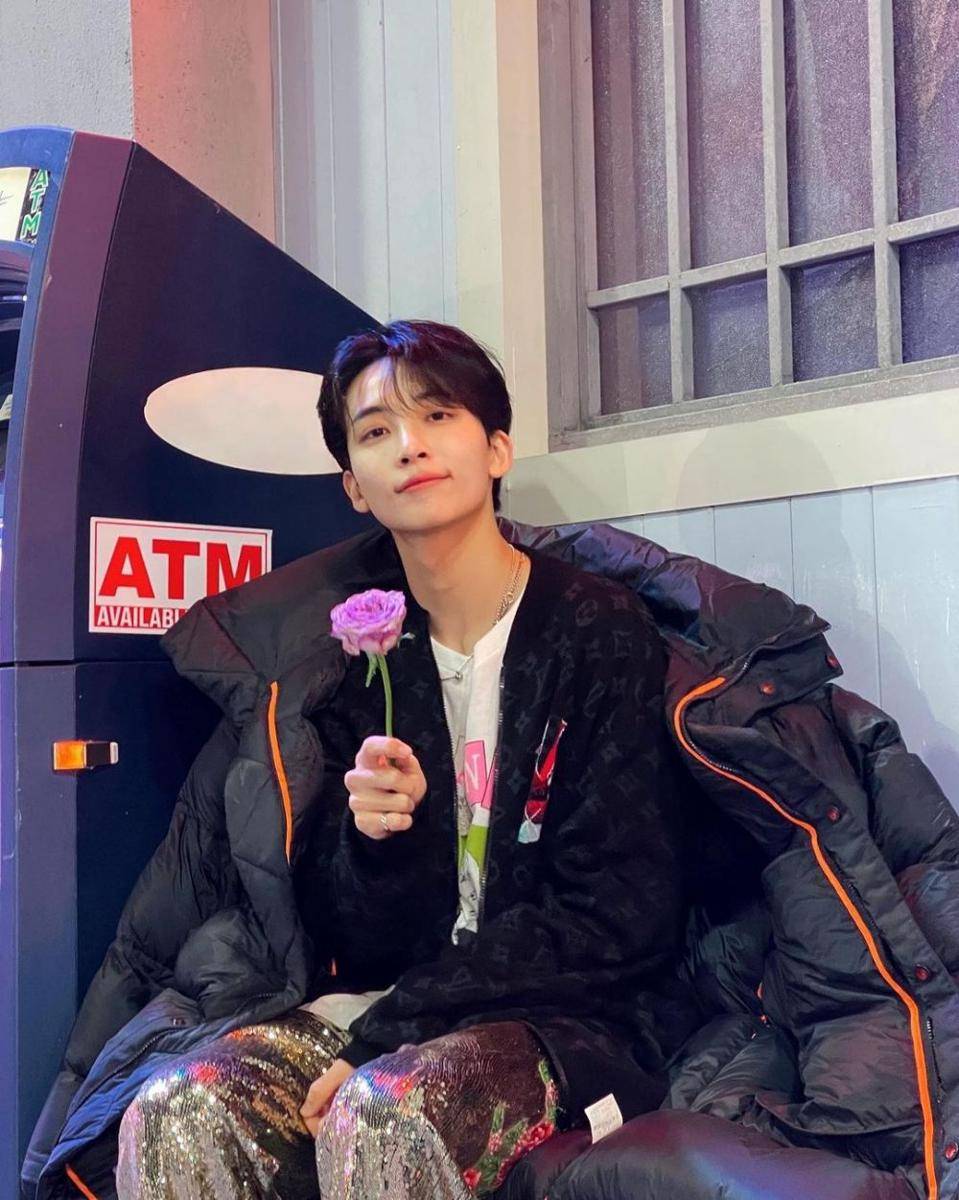 Jeonghan SEVENTEEN (instagram.com/jeonghaniyoo_n)