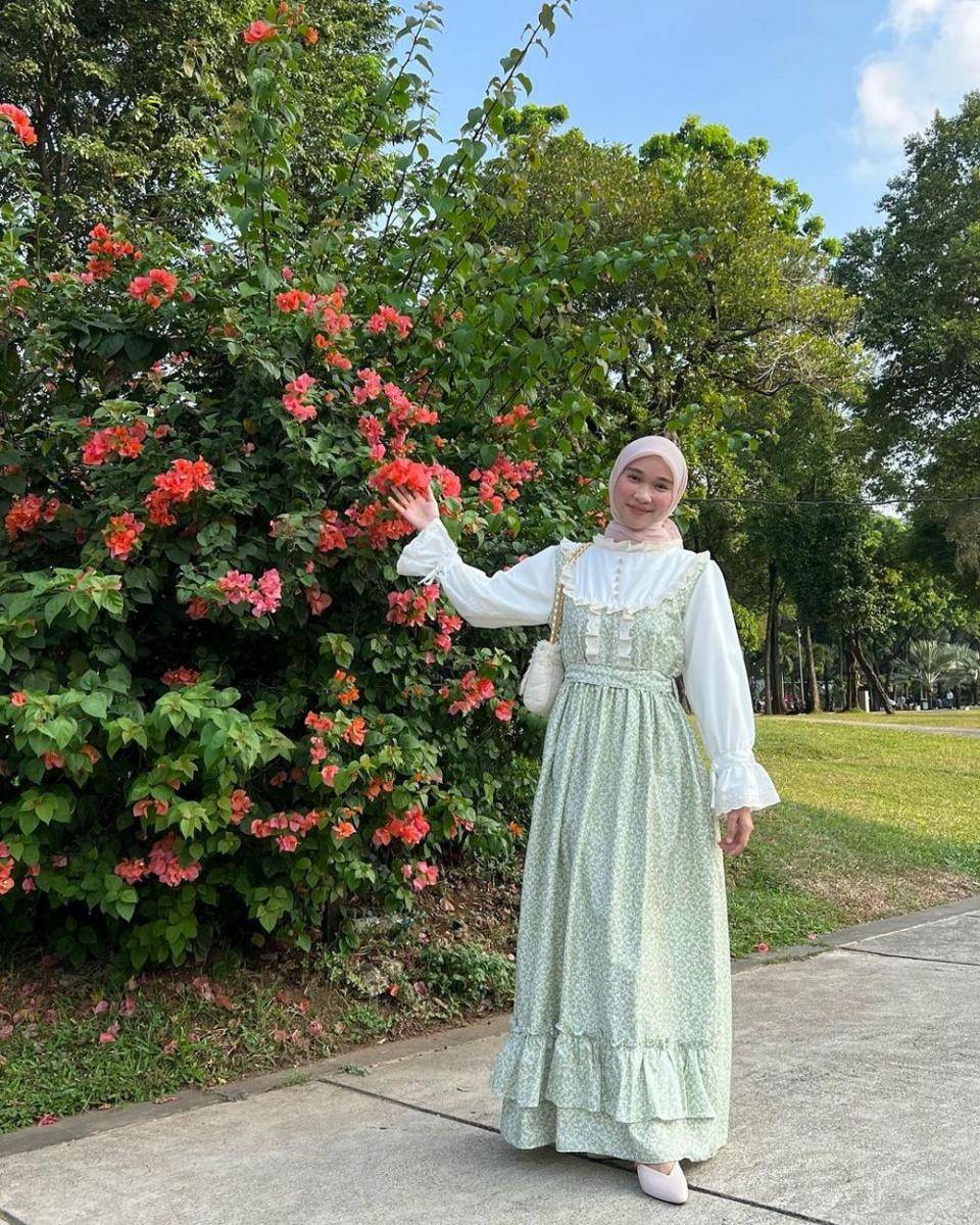 inspirasi dress ala Astri Ratnasari (instagram.com/nasariastri)