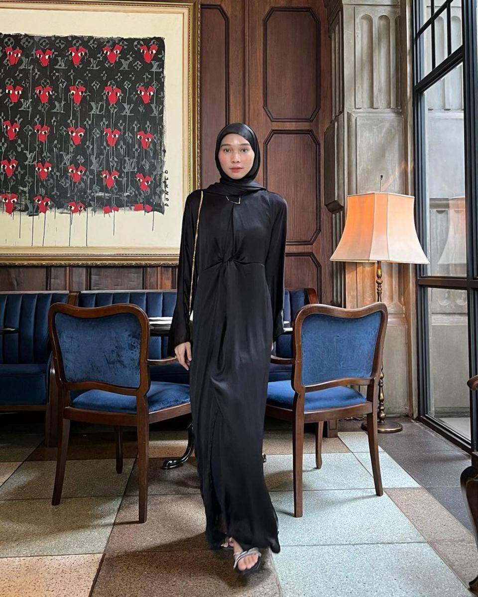 inspirasi dress ala Astri Ratnasari (instagram.com/nasariastri)