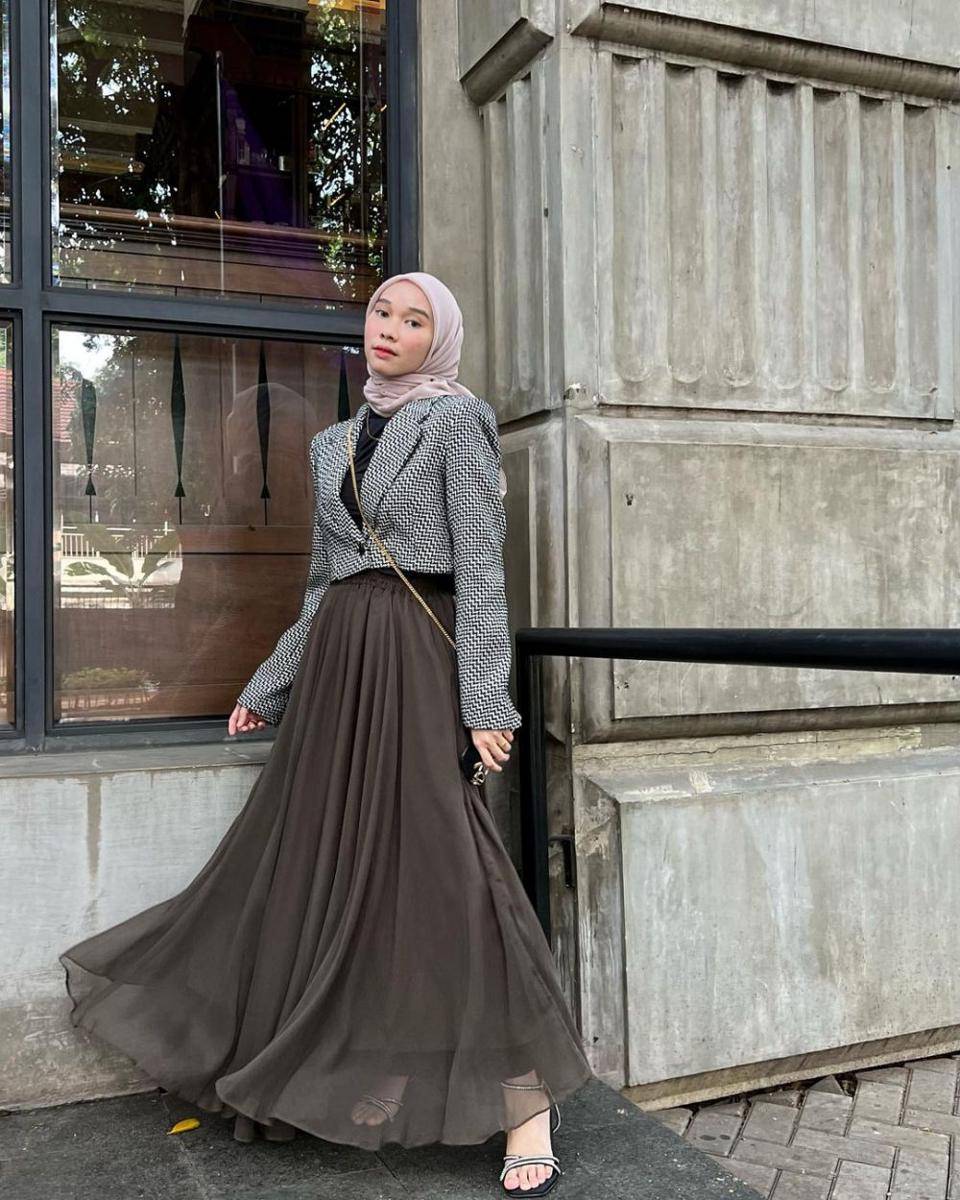 inspirasi dress ala Astri Ratnasari (instagram.com/nasariastri)