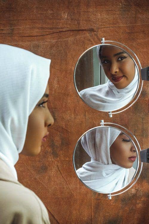 model pemakaian hijab perempuan (unsplash.com/@1hundredimages)