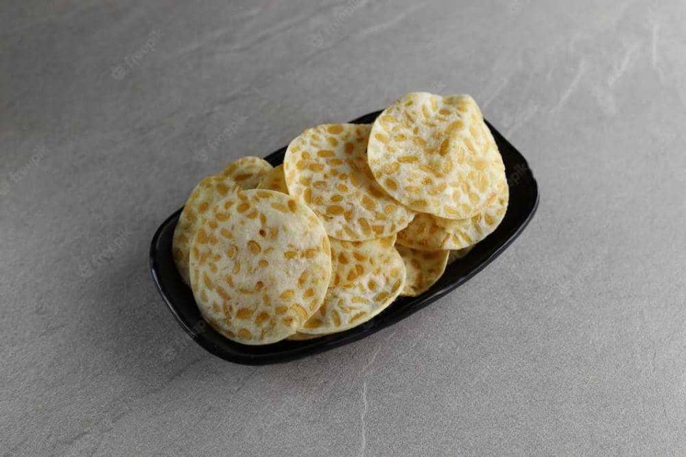 keripik tempe (freepik.com/Dewi Ambarwati)