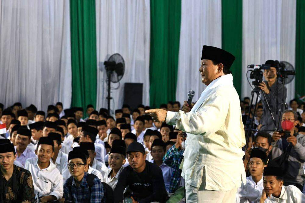 Ketua Umum Partai Gerindra, Prabowo Subianto ketika berkunjung ke Ponpes APi Asri Tegalrejo, Magelang pada 23 September 2022. (Dokumentasi Tim Prabowo)