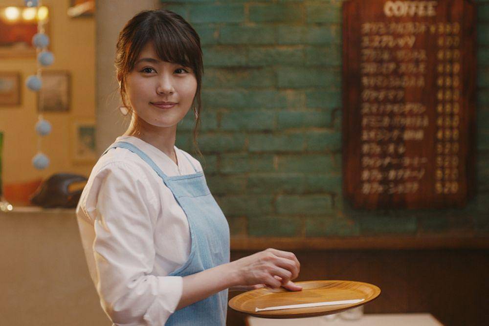 Arimura Kasumi dalam film Before Coffee Gets Cold (dok. Toho/Before Coffee Gets Cold)
