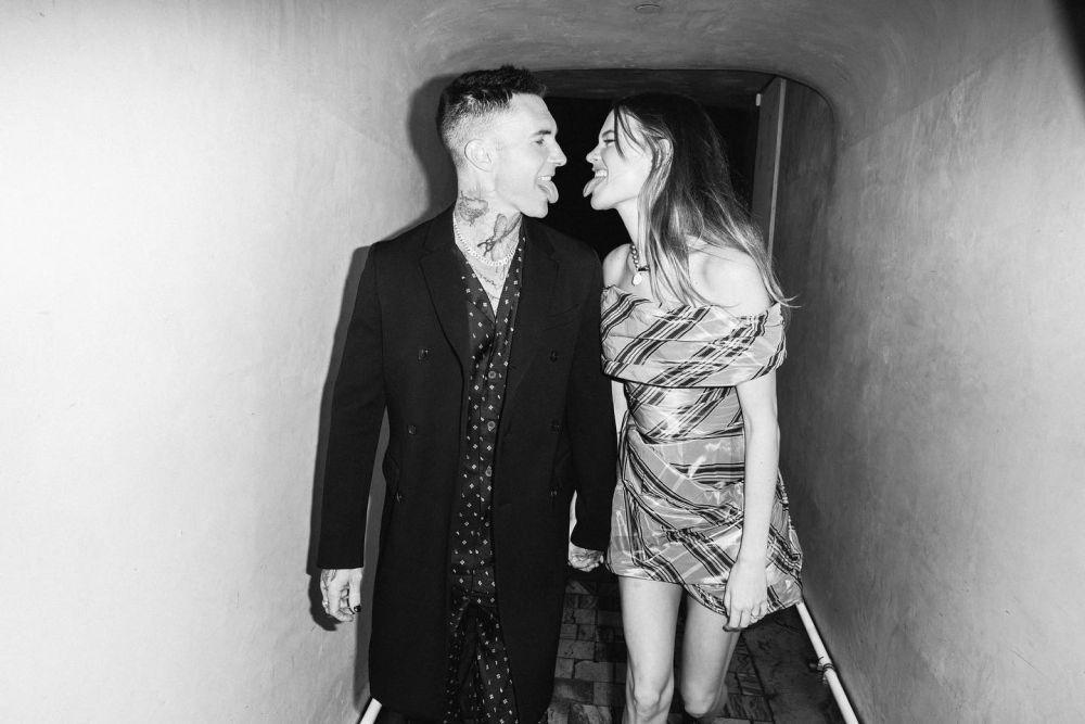 Fakta Perjalanan Cinta Adam Levine dan Behati Prinsloo