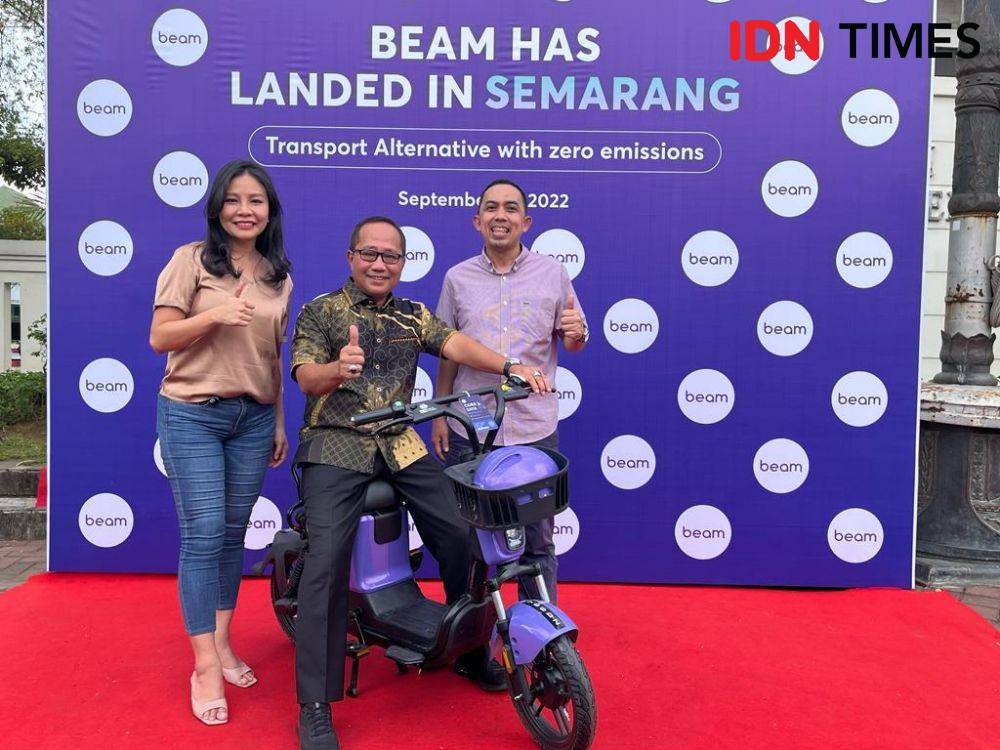 Beam Mobility menggandeng Pemkot Semarang untuk menyediakan fasilitas publik sepeda listrik Beam Rover untuk masyarakat Semarang, Sabtu (24/9/2022). (IDN Times/Anggun Puspitoningrum)