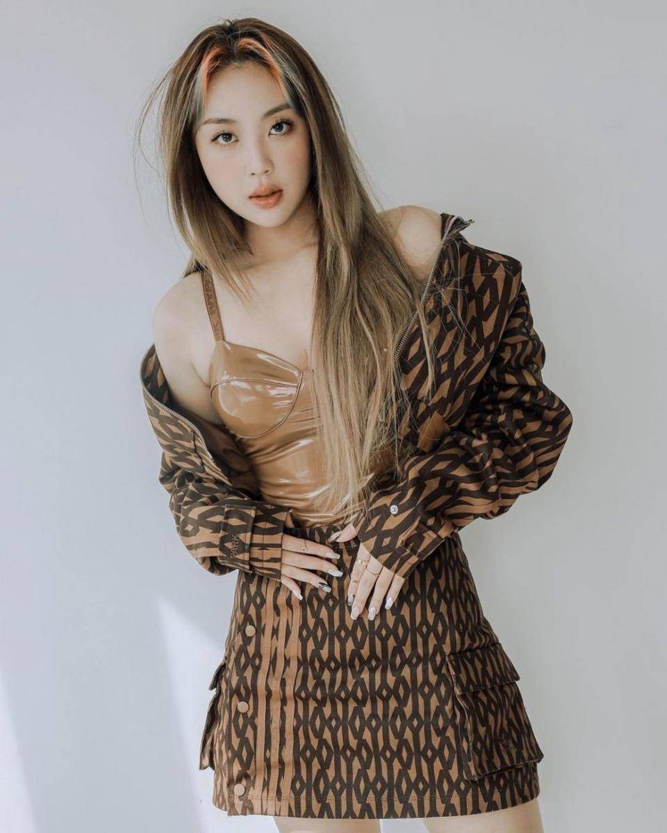 Lee Young Ji (instagram.com/youngji_02)