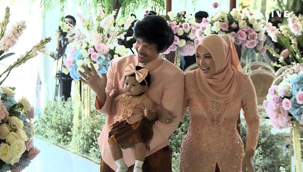 Prosesi Tedak Siten Ameena, putri dari Aurel Hermansyah dan Atta Halilintar. 25 September 2022. (YouTube/AH)