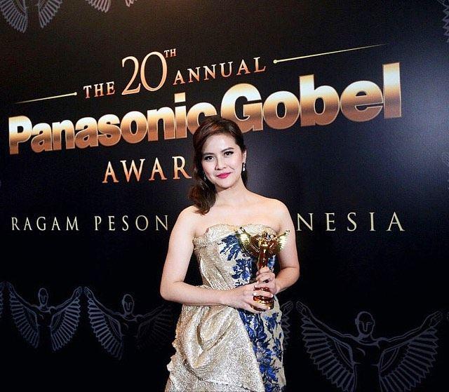 10 Potret Elegan Dian Mirza, Presenter Berita Berprestasi