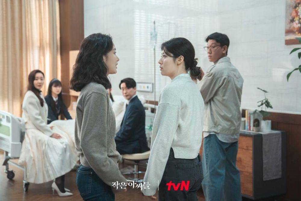 Nam Ji Hyun (Oh In Kyung) dan Kim Go Eun (Oh In Joo) di drama Korea Little Women (instagram.com/tvn_drama)