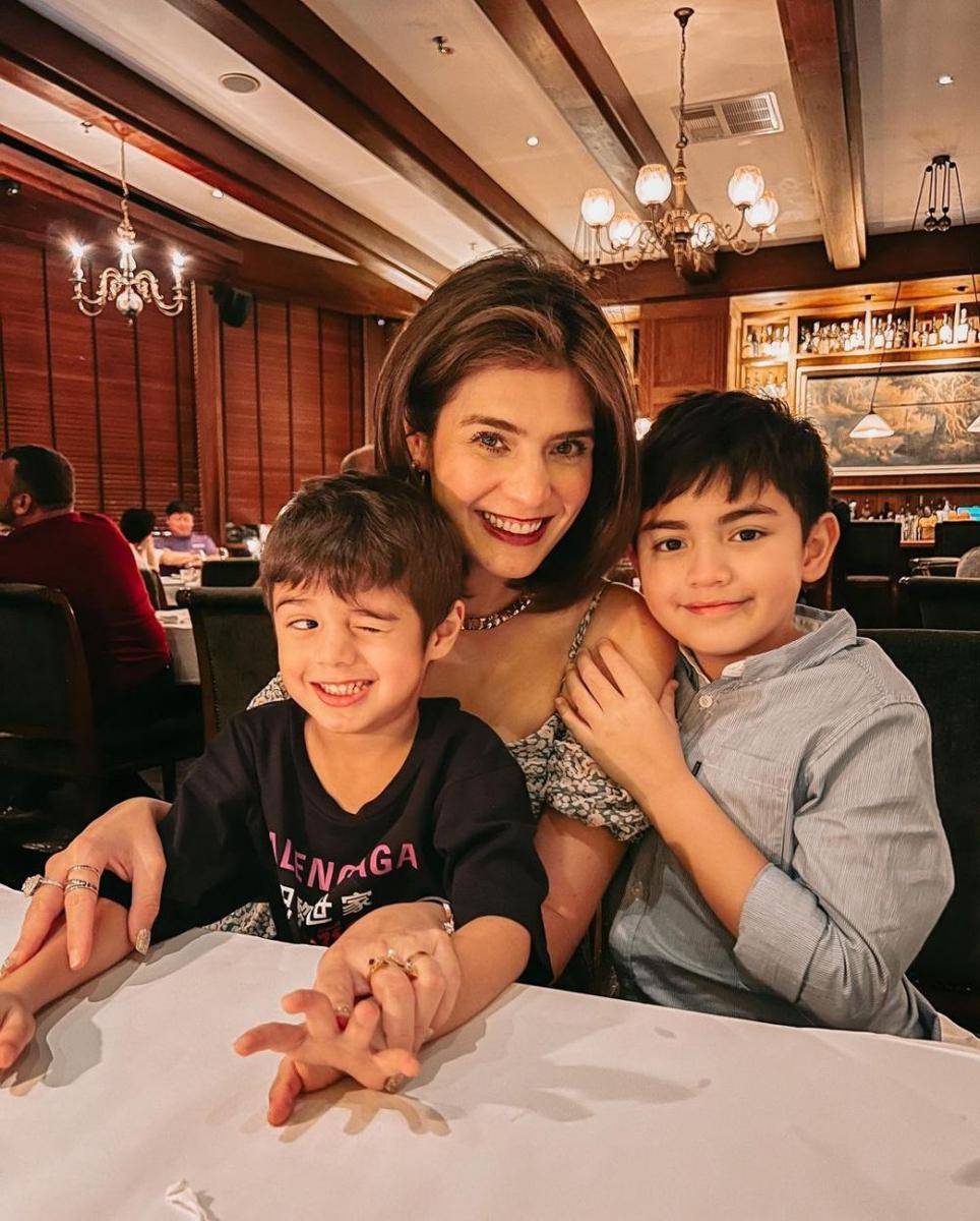potret Carissa Puteri dan anak-anaknya (instagram.com/carissa_puteri)