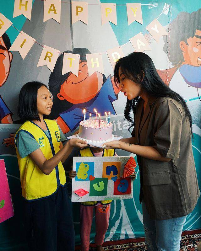 Perayaan ulang tahun Rachel di Rumah Singgah (instagram.com/rachelvennya)