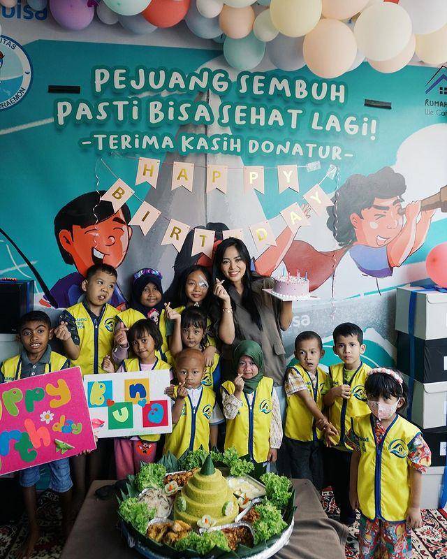Perayaan ulang tahun Rachel di Rumah Singgah (instagram.com/rachelvennya)