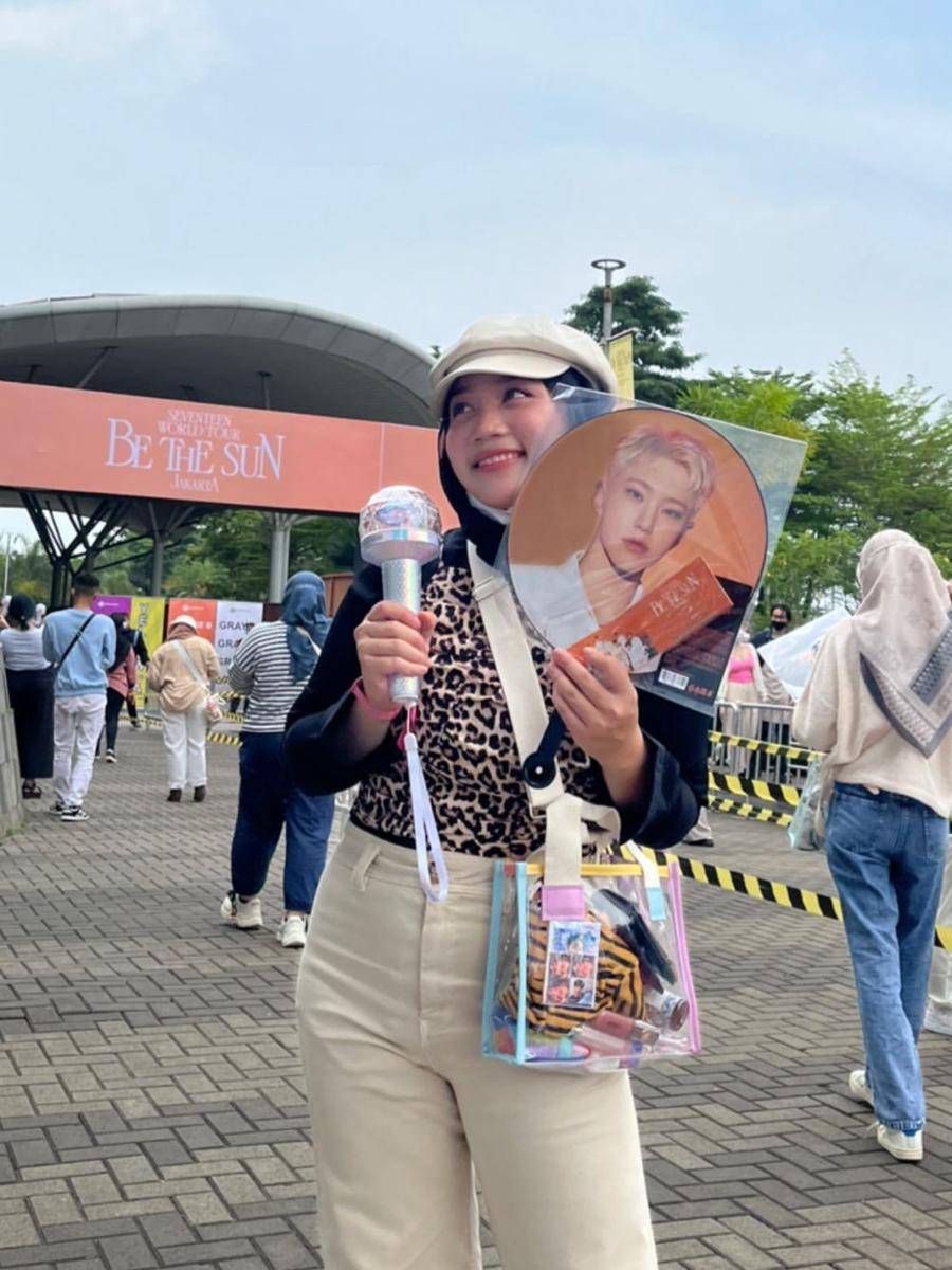 potret Zara menghadiri konser 'Be The Sun' Seventeen (instagram.com/camilliazr)
