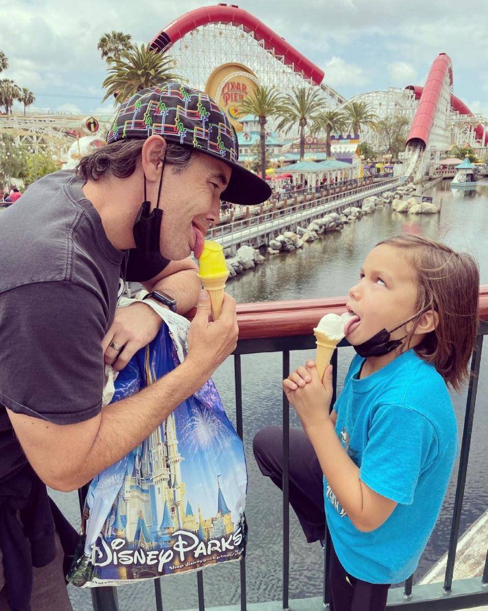 Doug Robb bersama anak (instagram.com/hoobadougrobb)
