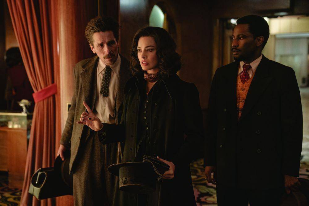 Christian Bale, Margot Robbie, dan John David Washington di film Amsterdam (dok. 20th Century Studios)