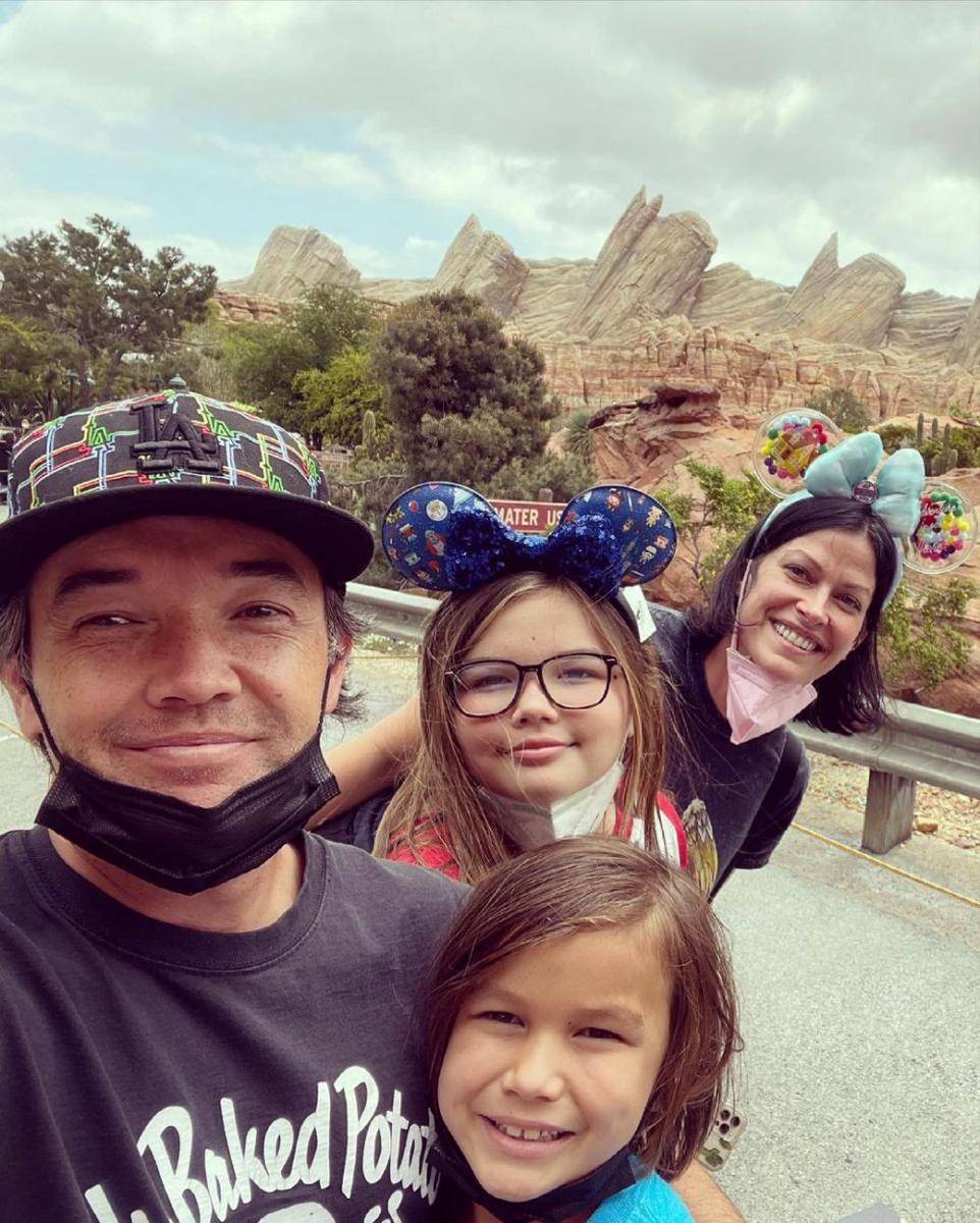 Doug Robb bersama keluarga (instagram.com/hoobadougrobb)