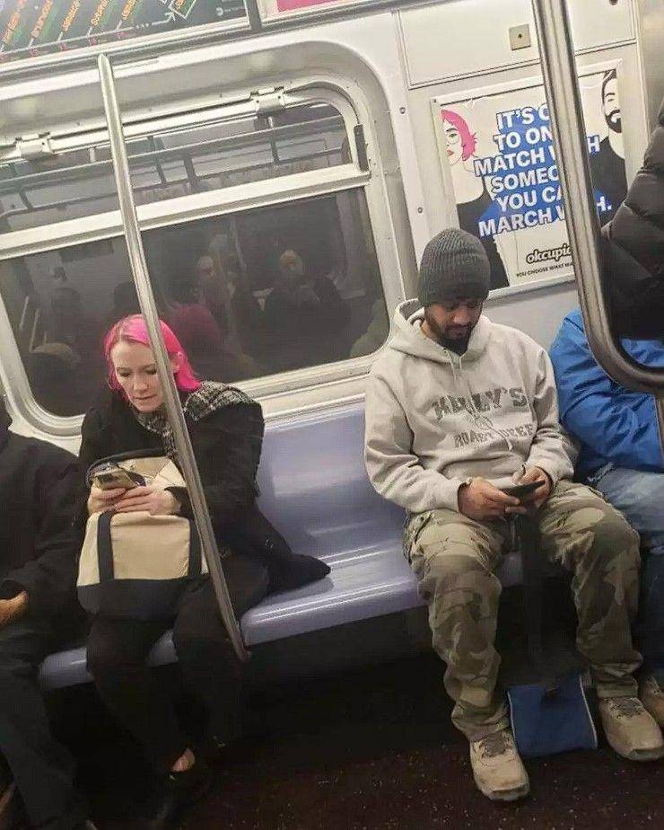 gak sengaja mirip model (instagram.com/subwaycreatures)