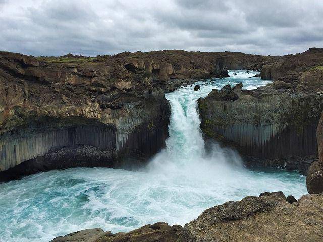 Ilustrasi Aldeyjarfoss Waterfall (pixabay.com/LalouBLue)