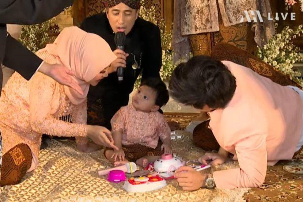 Tedak siten Ameena (Youtube.com/AH)