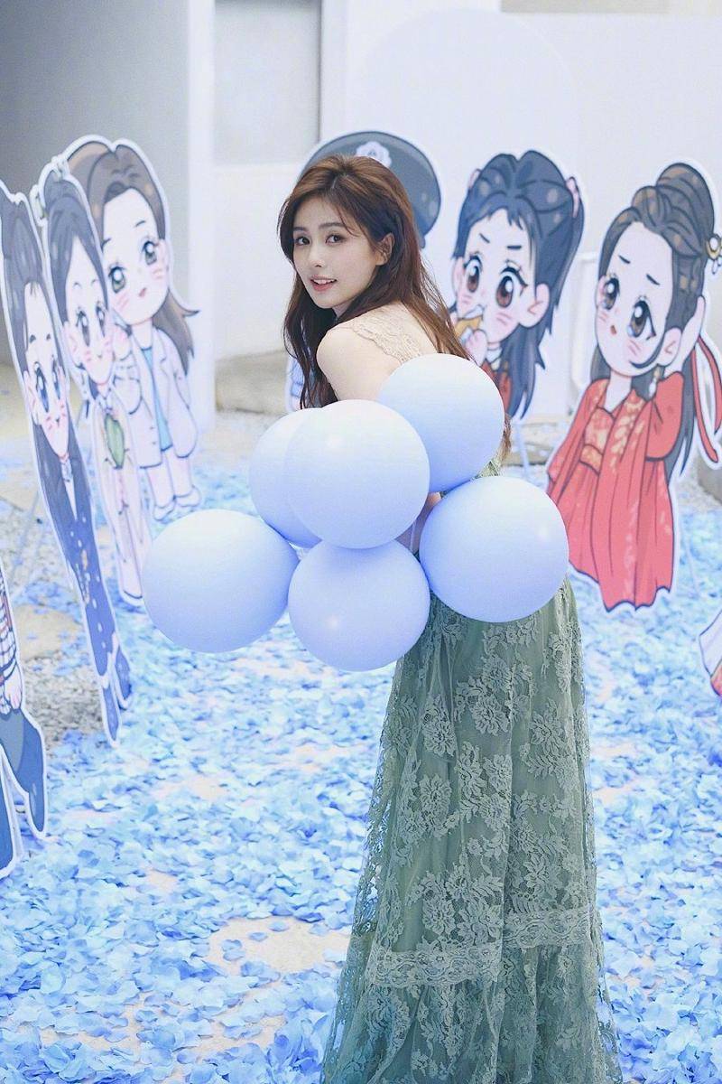 Bai Lu (weibo.com/ 白鹿my)