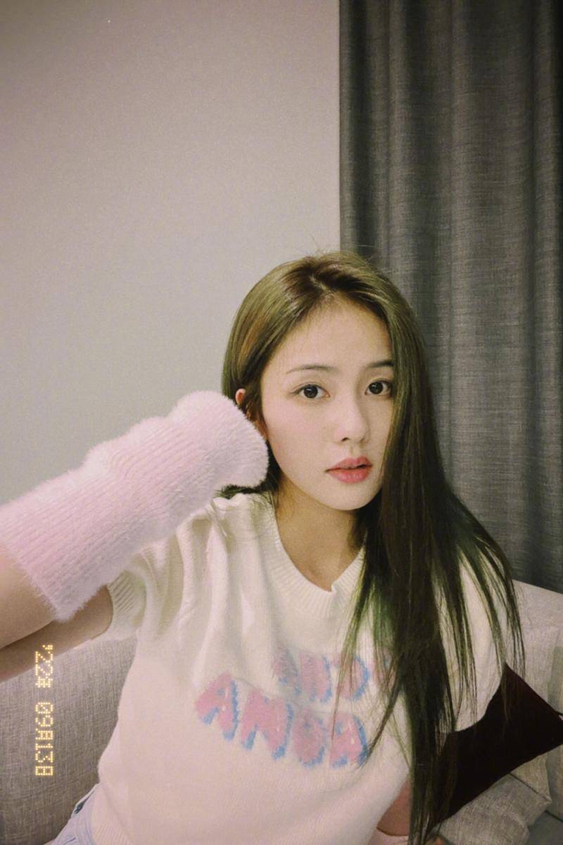 Bai Lu (weibo.com/ 白鹿my)