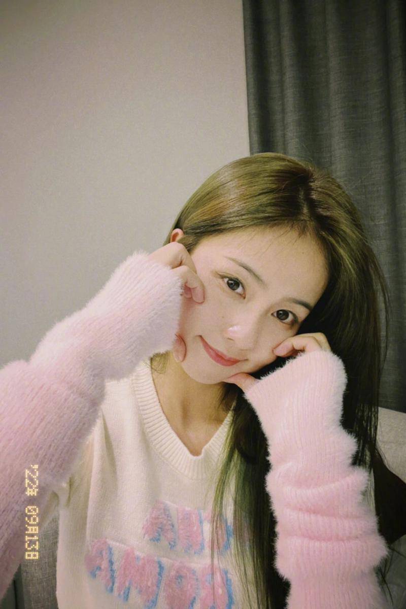 Bai Lu (weibo.com/ 白鹿my)