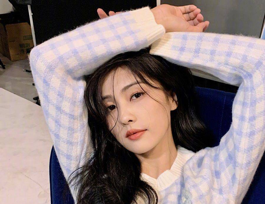 Bai Lu (weibo.com/ 白鹿my)